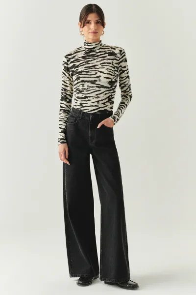 Boğazlı Uzun Kollu Desenli Slim Fit Örme Siyah Bluz