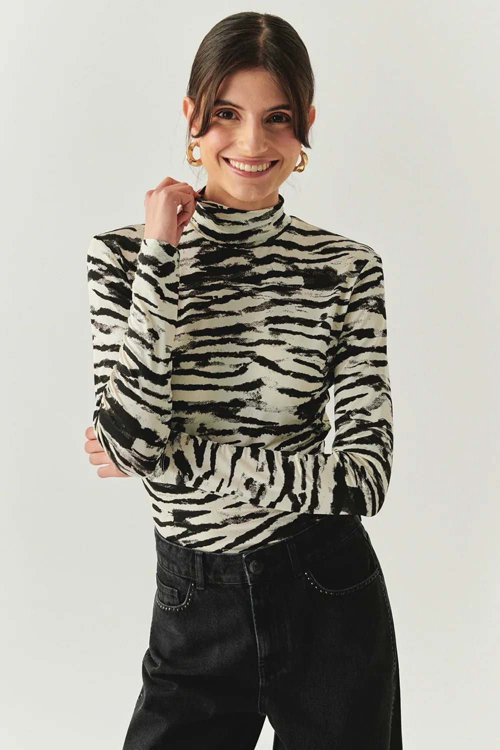 Boğazlı Uzun Kollu Desenli Slim Fit Örme Siyah Bluz