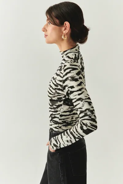 Boğazlı Uzun Kollu Desenli Slim Fit Örme Siyah Bluz