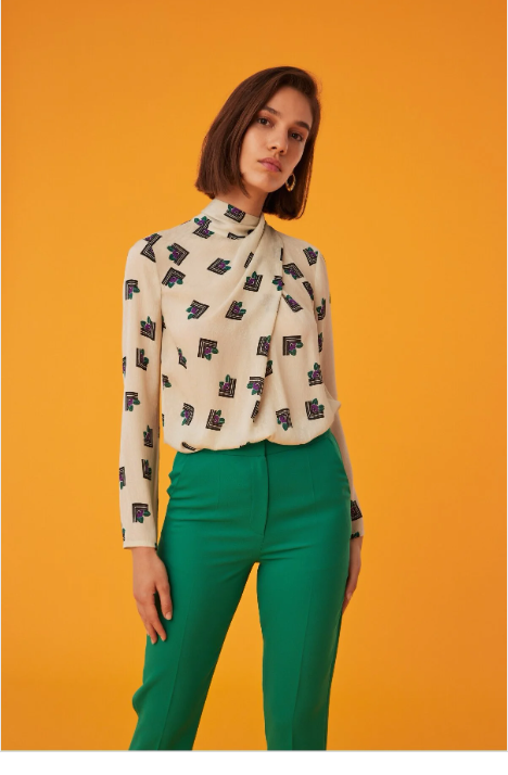Dik Yakalı Desenli Bluz