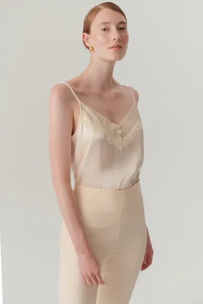 İnce Ayarlanabilir Askılı Regular Fit Bluz