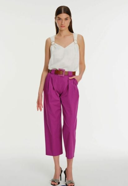 V Yaka Kristal Taş Tokalı Kolsuz Bluz