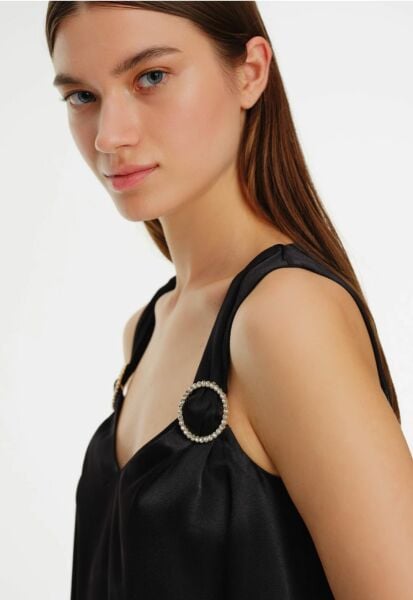 V Yaka Kristal Taş Tokalı Kolsuz Bluz