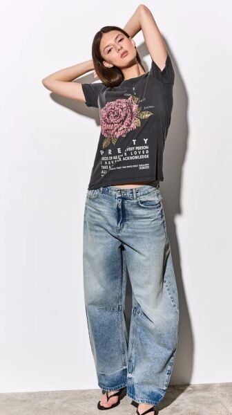 Baskılı ve yapay elmaslı tişört