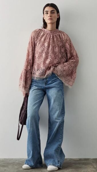Geniş kollu dantel bluz