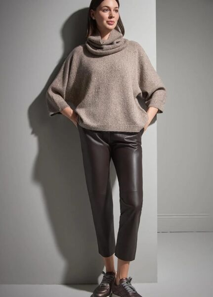 FONKSİYONEL YAKALI PULLU KAHVERENGİ TRİKO KAZAK