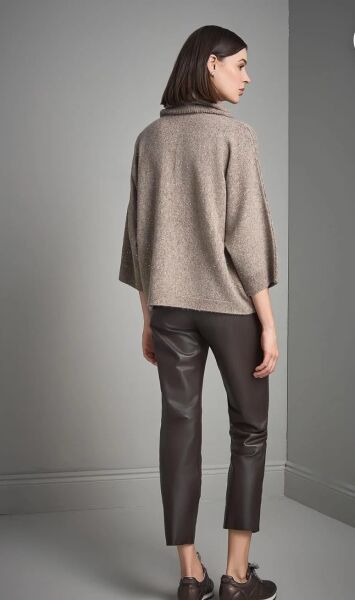 FONKSİYONEL YAKALI PULLU KAHVERENGİ TRİKO KAZAK