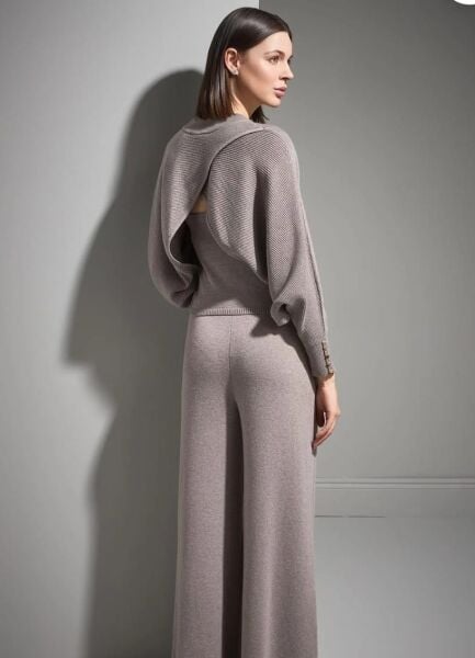 SIRT DEKOLTELİ DÜĞME DETAYLI VİZON TRİKO PANÇO