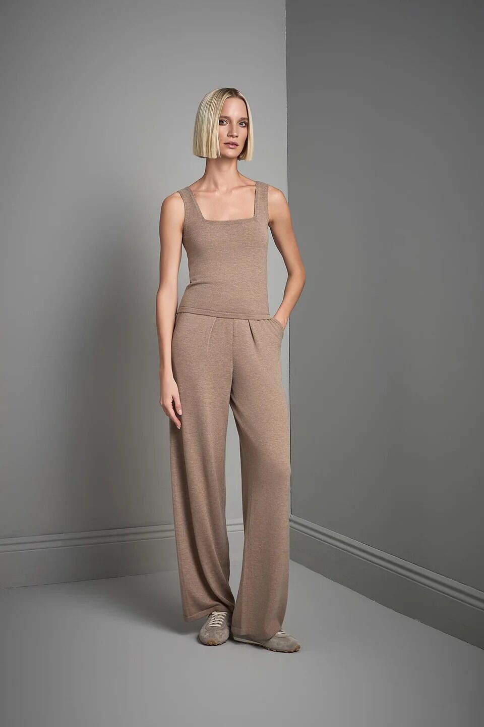 PİLELİ BOL PAÇA BEJ TRİKO PANTOLON