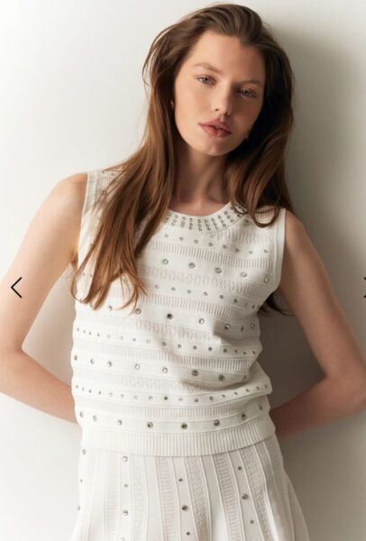 Taşlarla süslü, kolsuz triko bluz