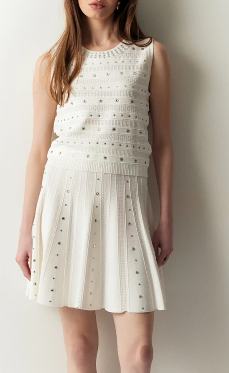 Taşlarla süslü mini örgü etek