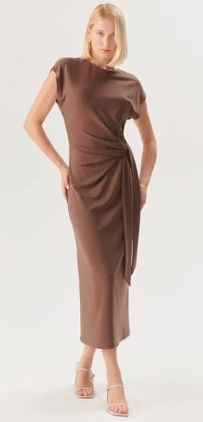 Beli Kuşaklı Vücuda Oturan Kahverengi Modal Karışımlı Midi Örme Elbise