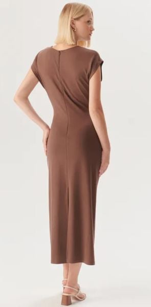 Beli Kuşaklı Vücuda Oturan Kahverengi Modal Karışımlı Midi Örme Elbise