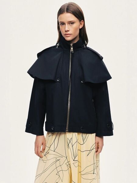 PELERİN DETAYLI KAPÜŞONLU TRENÇKOT