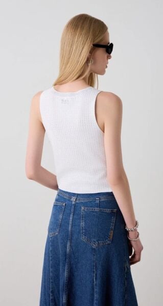 Tamamen yapay elmaslarla kaplı kolsuz üst