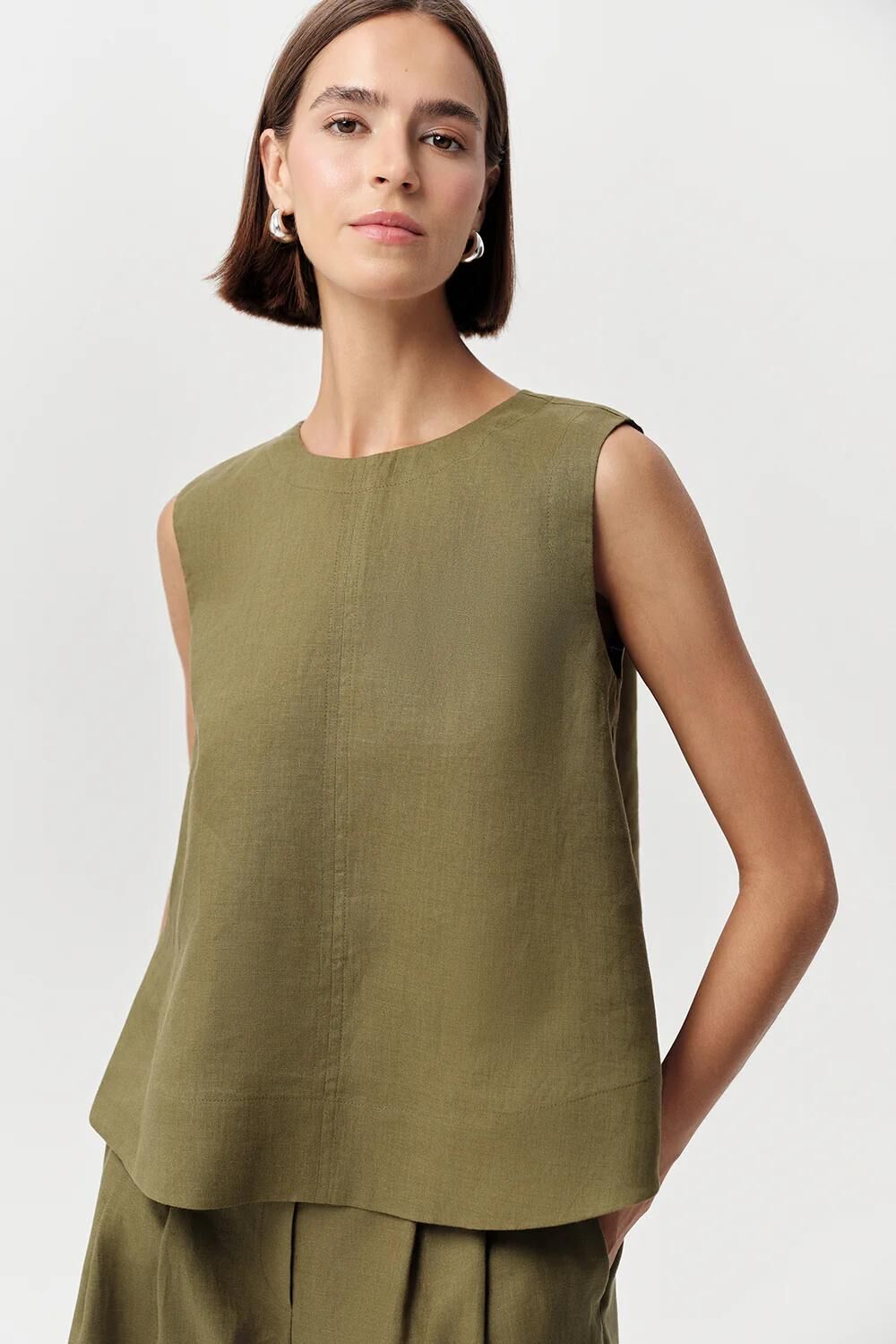 Bisiklet Yaka Kolsuz Arkası Düğmeli Regular Keten Bluz