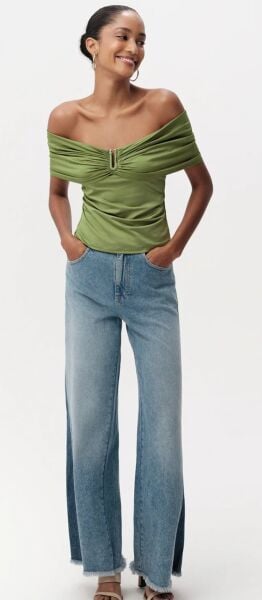 Omuzları Açık Metal Tokalı Slim Fit Örme Bluz