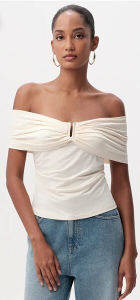 Omuzları Açık Metal Tokalı Slim Fit Örme Bluz