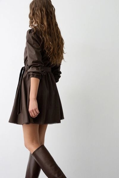 ACI KAHVE DÜĞME DETAY MİNİ ELBİSE