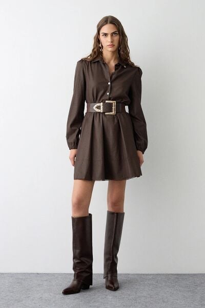 ACI KAHVE DÜĞME DETAY MİNİ ELBİSE