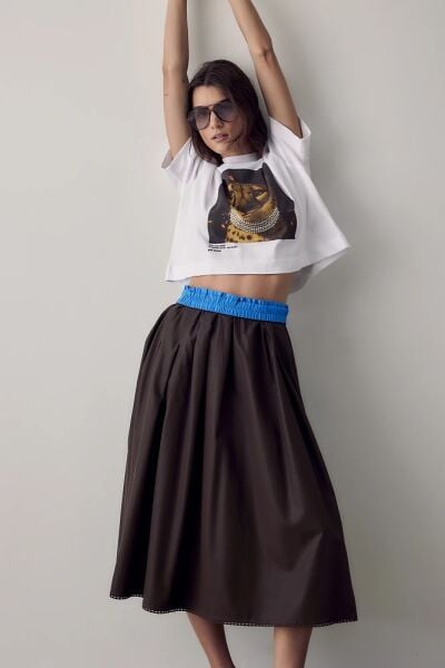BEL DETAY LASTİKLİ KAHVERENGİ MİDİ BOY ETEK