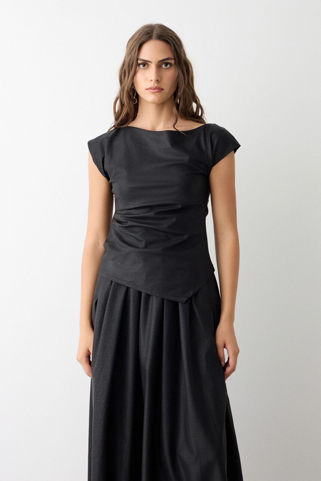 KOLSUZ ASİMETRİK KESİM BLUZ