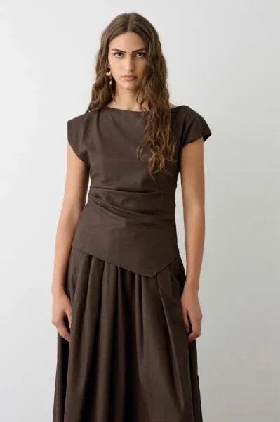 KOLSUZ ASİMETRİK KESİM BLUZ