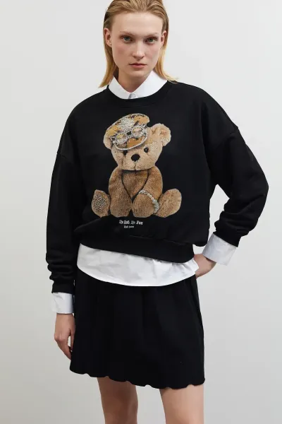 BASKILI TAŞ DETAY BİSİTLET YAKA SWEATSHİRT