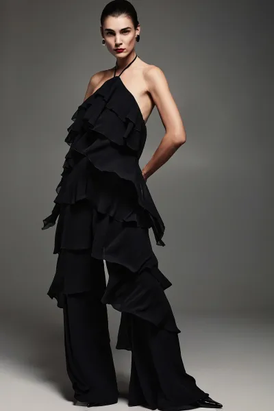 OMUZLARI AÇIK FIRFIRLI BLUZ