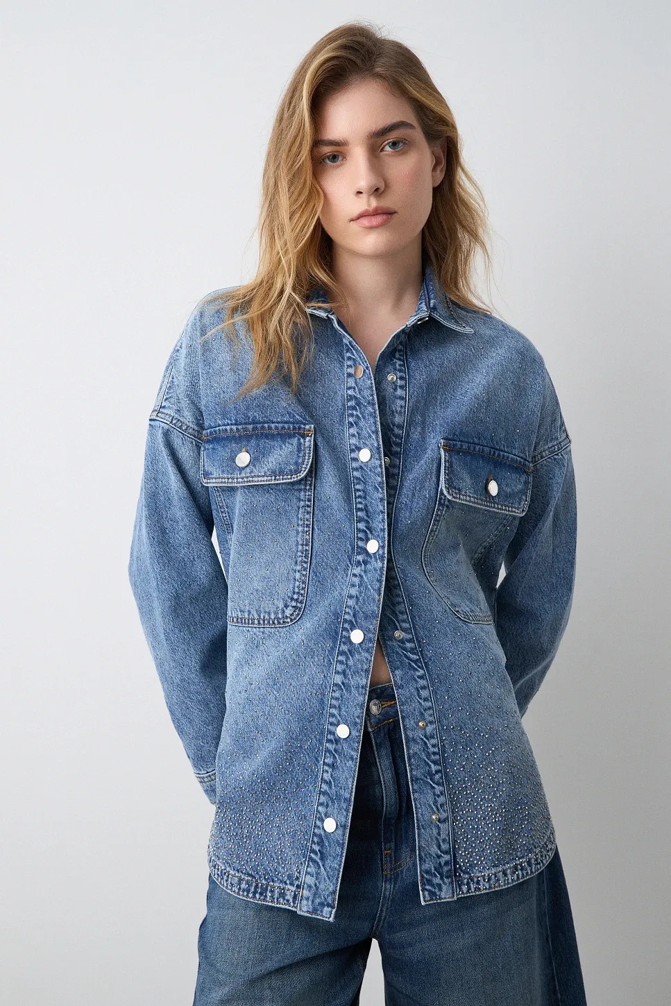 YAPAY ELMASLARLA SÜSLENMİŞ GÖMLEK-MAVİ