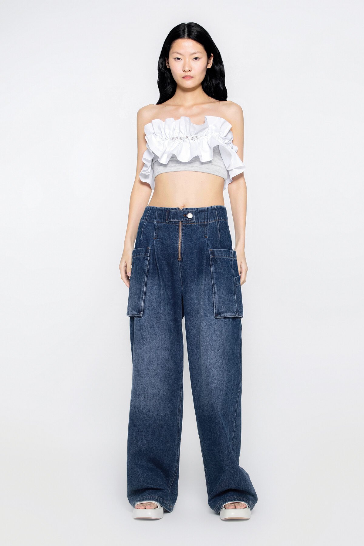 İşlemeli Fırfır Detaylı Arkası Fermuarlı  Crop Top