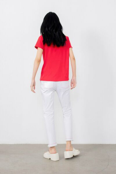 Nakış Detaylı Kırmızı Tshirt