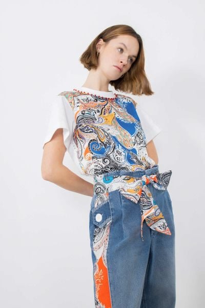 Yakası İşleme Detaylı Önü Desenli Tshirt