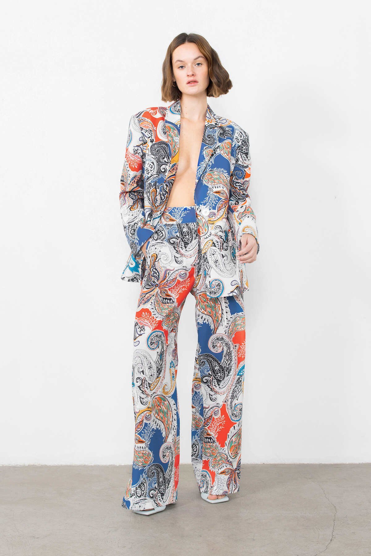 Bağcık Detaylı Desenli Pantolon