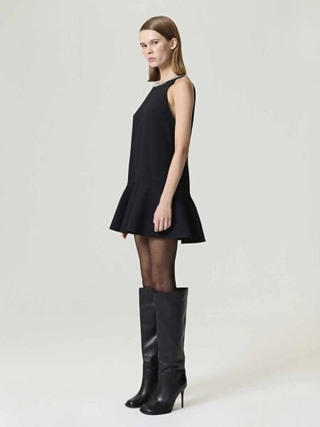 TAŞ DETAYLI VOLANLI MİNİ ELBİSE-SİYAH