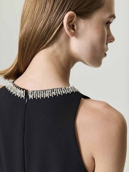 TAŞ DETAYLI VOLANLI MİNİ ELBİSE-SİYAH